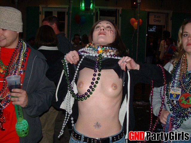 Pictures of drunk girls showing their titties #60506427
