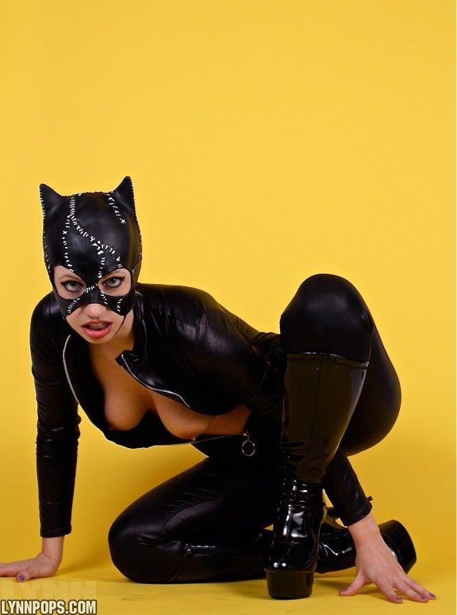 Fotos de lynn pops vestida como cat-woman para halloween #59144694