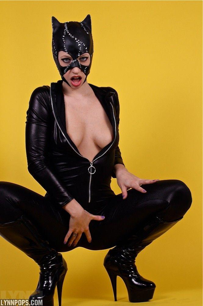 Fotos de lynn pops vestida como cat-woman para halloween #59144713