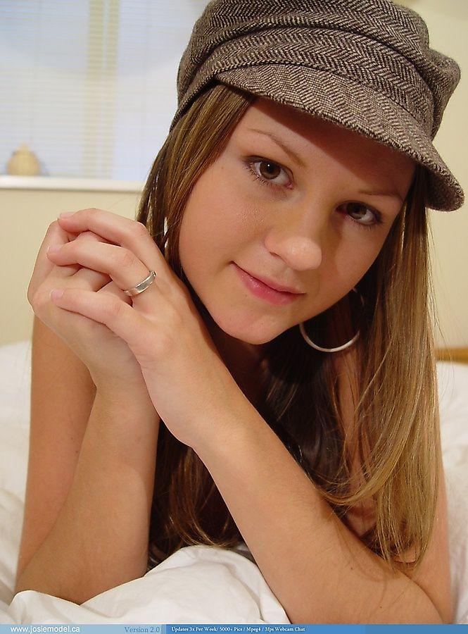 Pictures of teen model Josie Model looking adorable in bed #55693050