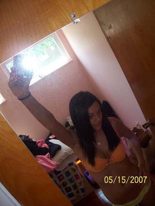 Bilder von Teenager-Mädchen, die nackte Bilder von sich selbst machen
 #60718762