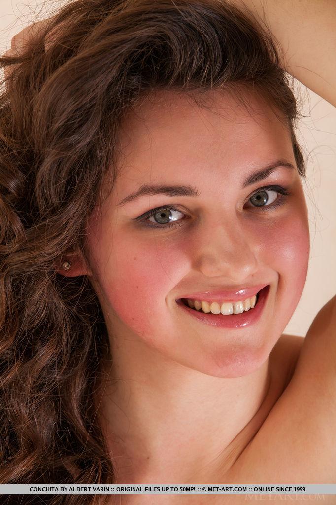 Conchita se desnuda completamente para ti en la cama
 #53852924