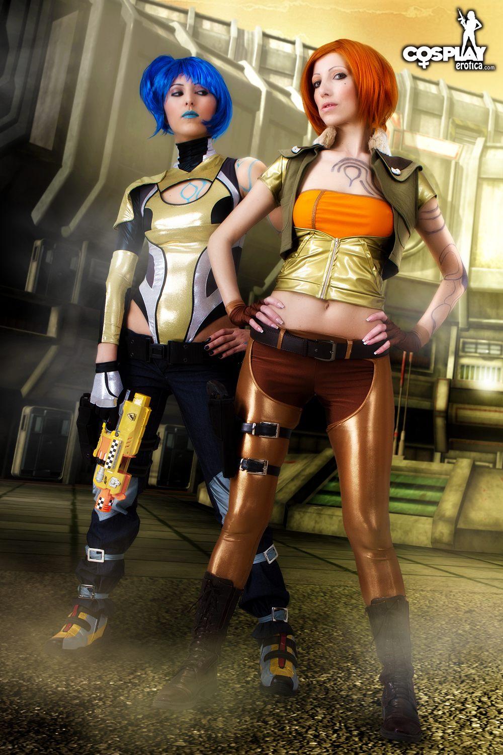 Hot cosplayers Anne and Angela do a sexy Borderlands lesbian scene #53179537