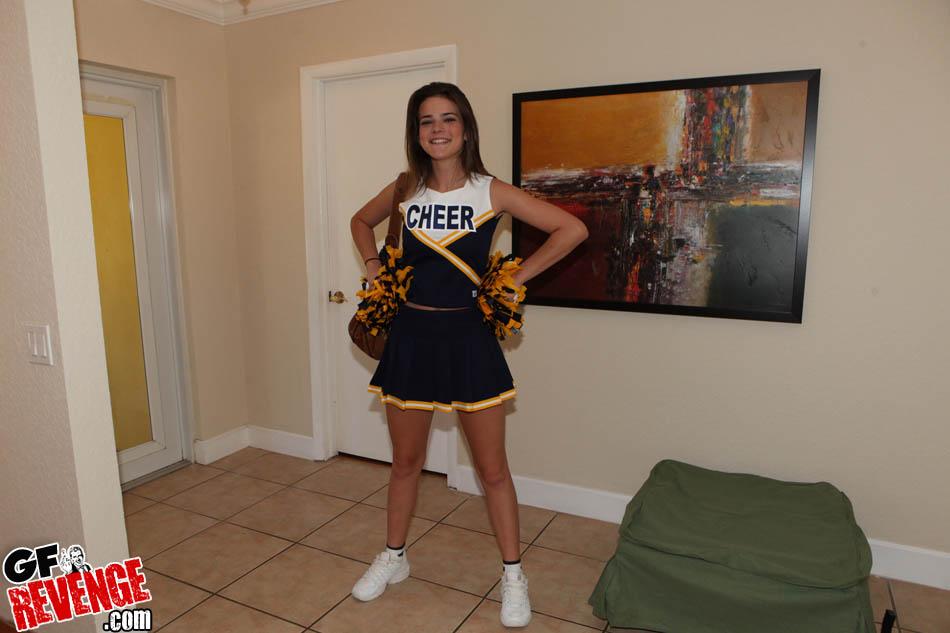 Amateur cheerleader films herself fucking at home #60483069