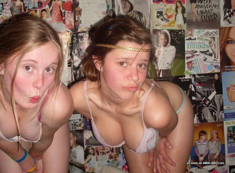 Recopilación de lesbianas amateurs sexy que se vuelven salvajes en la cámara
 #60646210