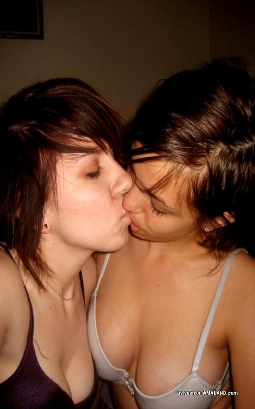 Recopilación de lesbianas amateurs sexy que se vuelven salvajes en la cámara
 #60646408