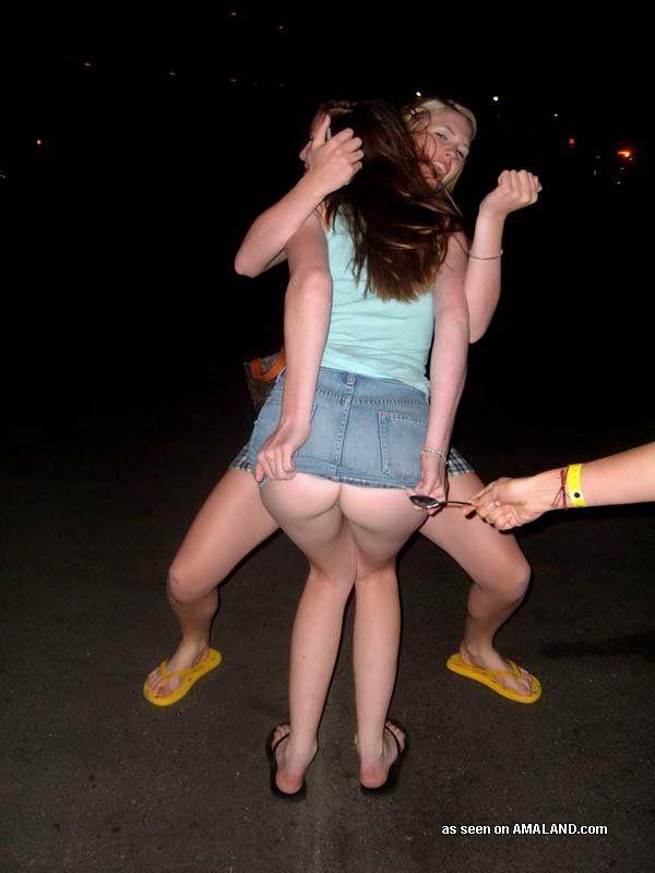 Fotos de jóvenes lesbianas cachondas volviéndose locas
 #60653327