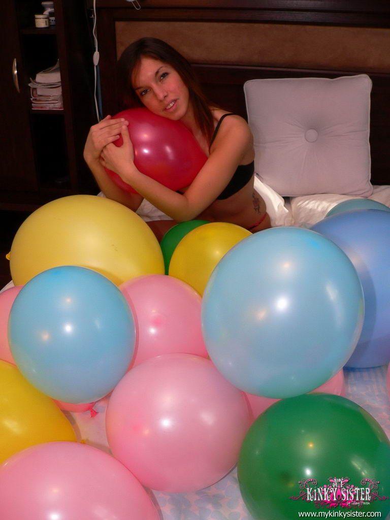 Bilder von Teenie-Star brittany preston immer kinky mit Luftballons
 #53538373