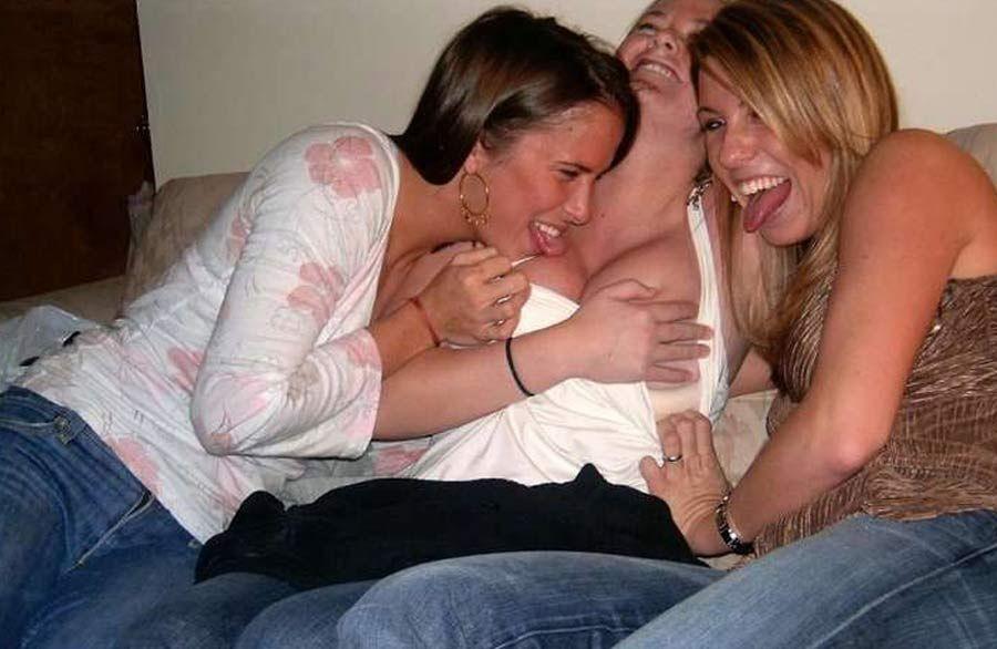 Bilder von wilden lesbischen Mädchen, die es miteinander treiben
 #60652470