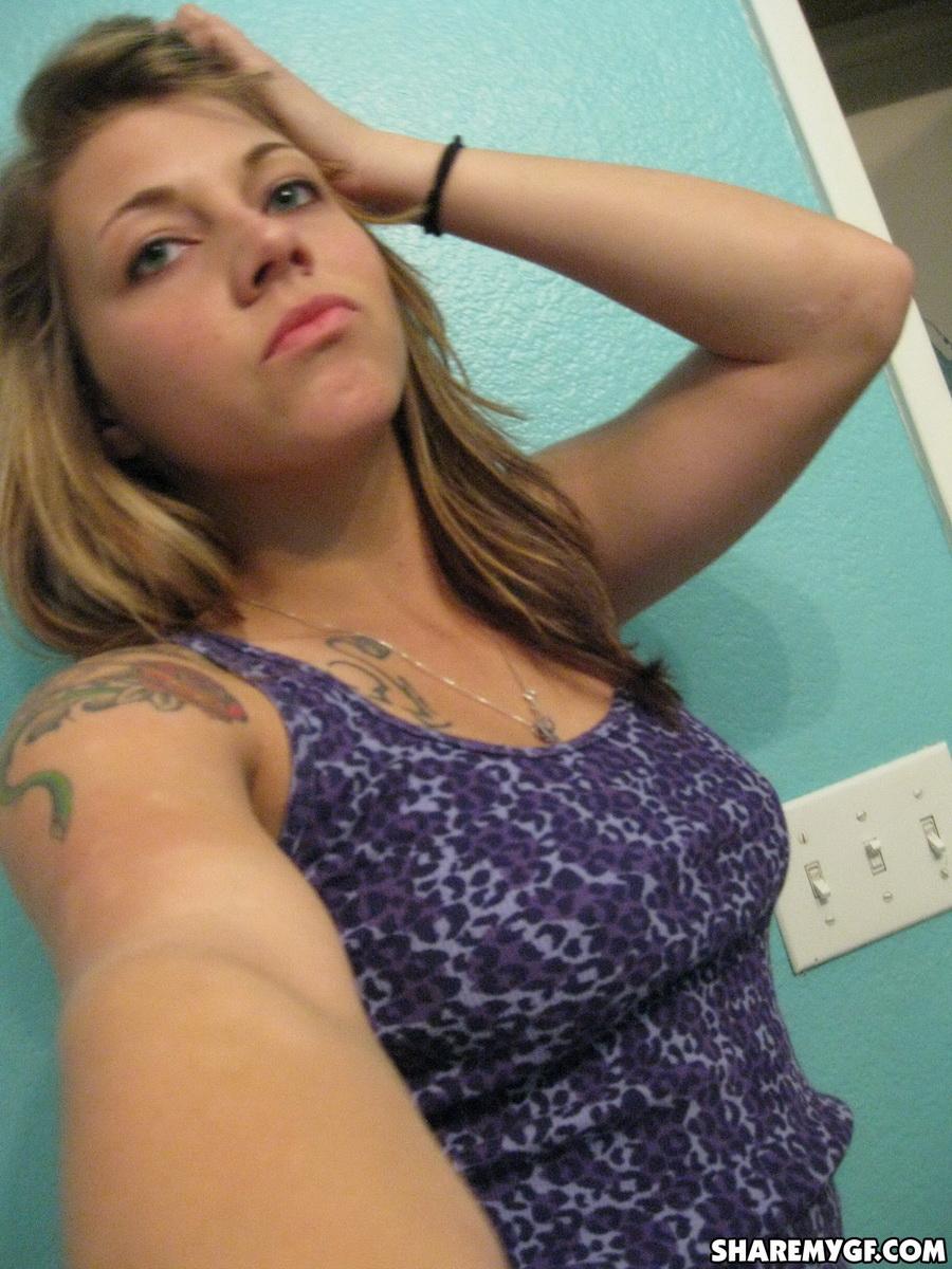 Sexy teen Freundin nimmt selfshot Spiegel Bilder von ihren perfekten frechen Titten
 #60790983