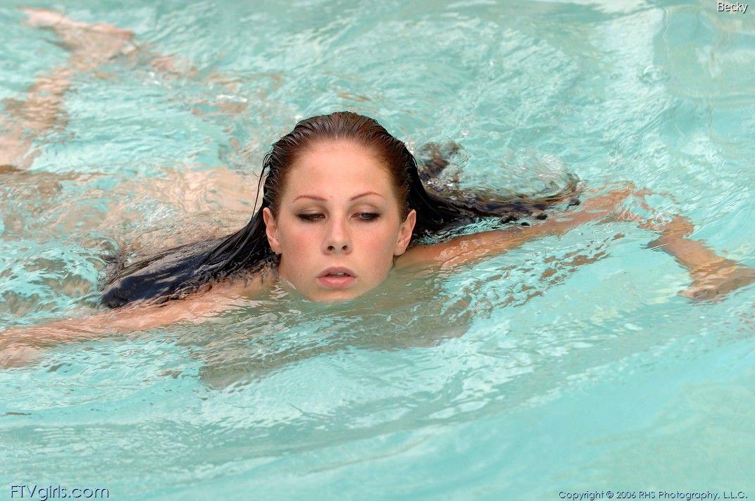 Pictures of Gianna Michaels getting all wet for you #54485303