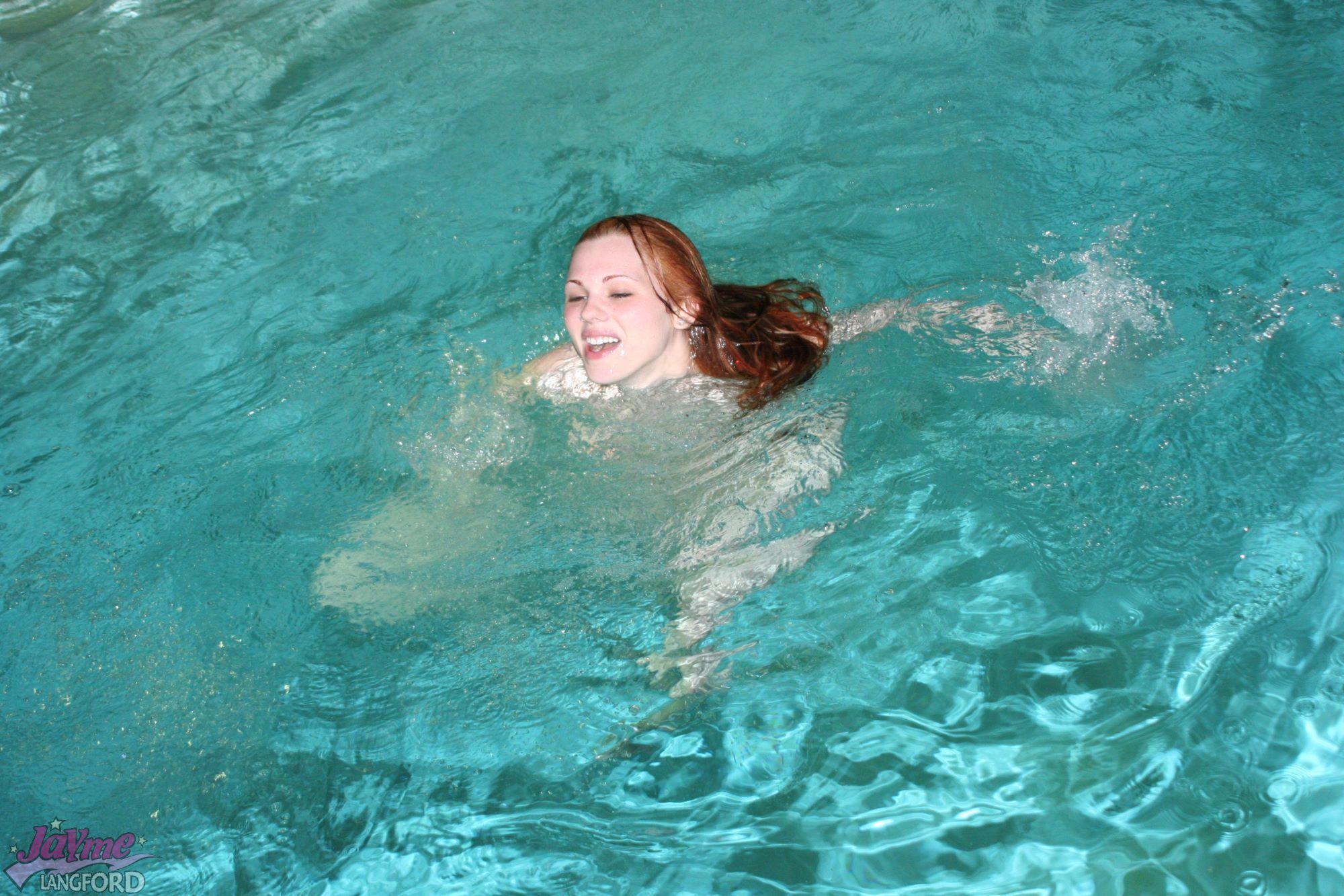Bilder von jayme langford gehen für eine heiße nackt schwimmen
 #55215481