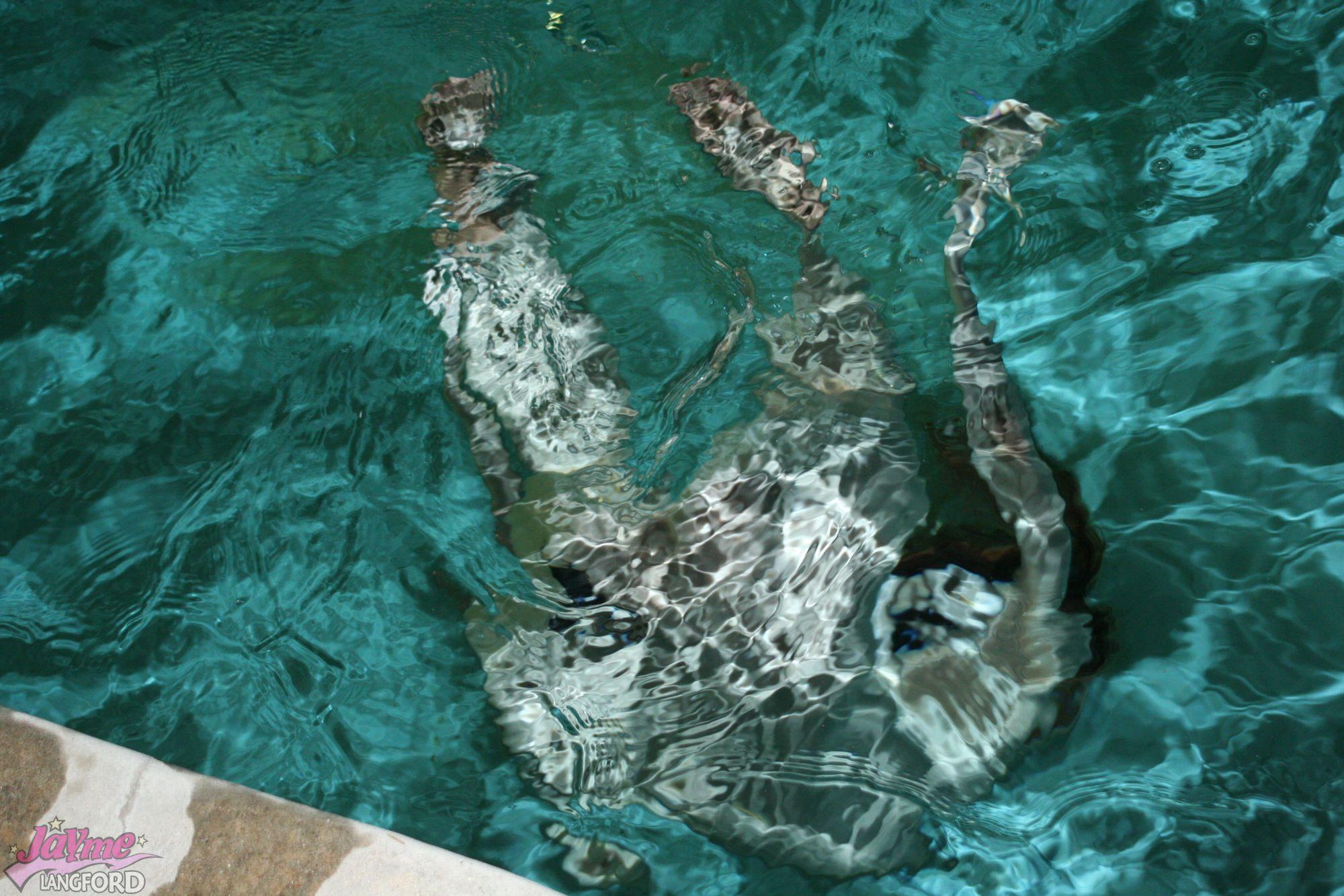Immagini di jayme langford andando per una calda nuotata nuda
 #55215552