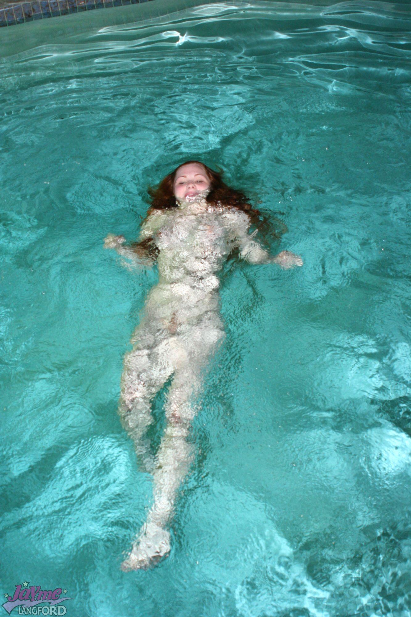 Bilder von jayme langford gehen für eine heiße nackt schwimmen
 #55215750