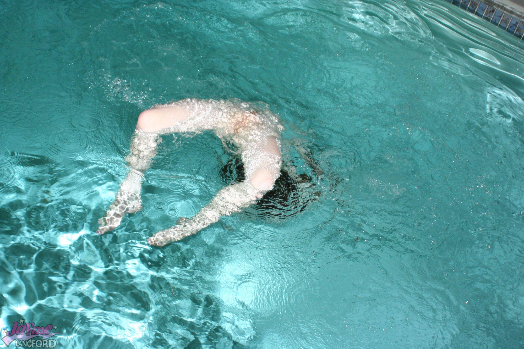 jayme langfordの写真は、ホットヌード水泳のために行く
 #55215910
