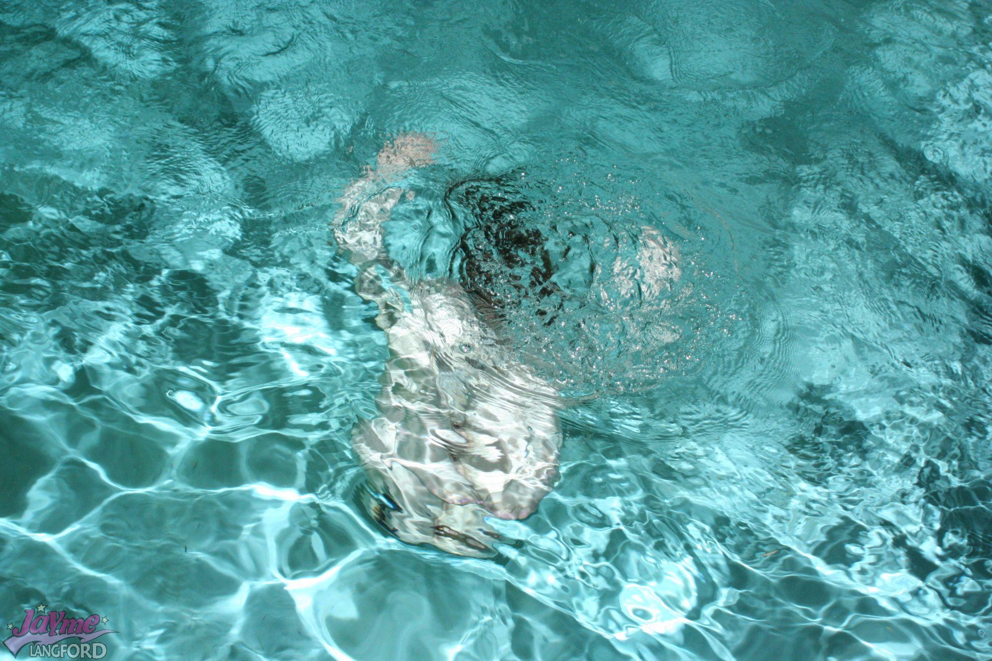 Bilder von jayme langford gehen für eine heiße nackt schwimmen
 #55215957