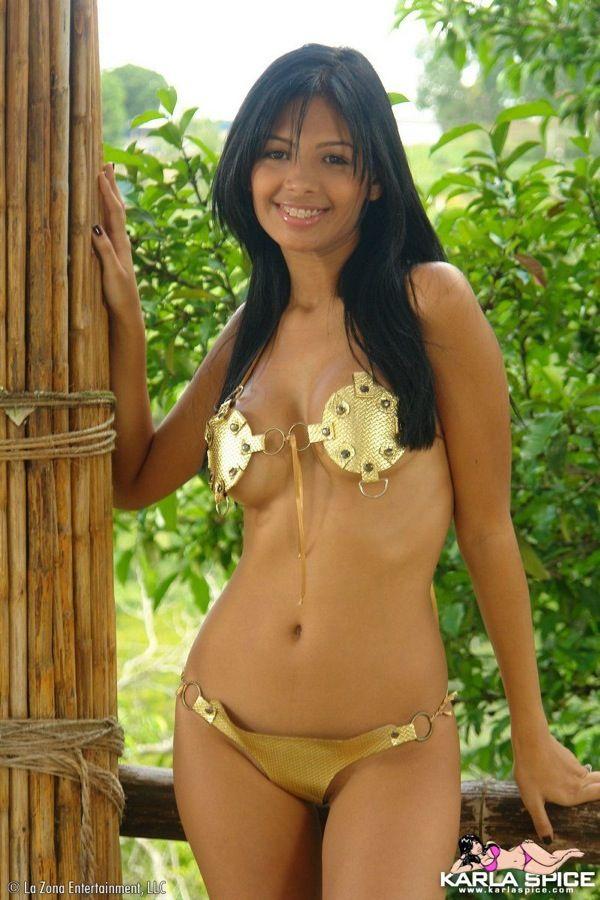 Bilder von teen Schlampe karla spice flaunting in einem Bikini
 #58029010