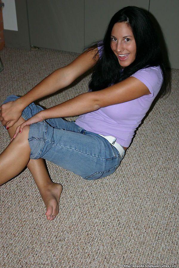 Pictures of teen cutie Amanda pulling down her jeans #53076120