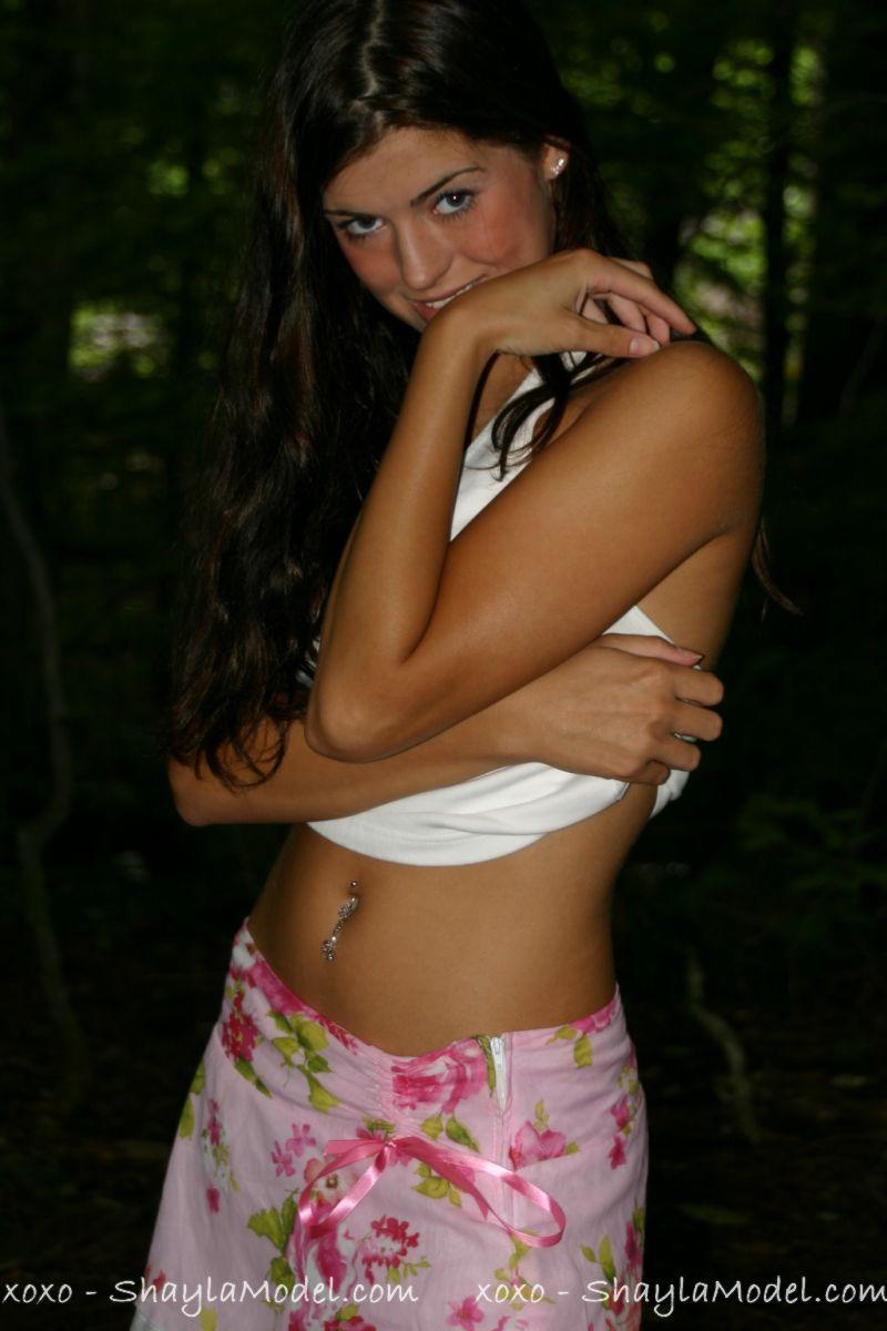 森の中であなたのために熱い探しているティーンホットティーshaylaモデルの写真
 #59964350