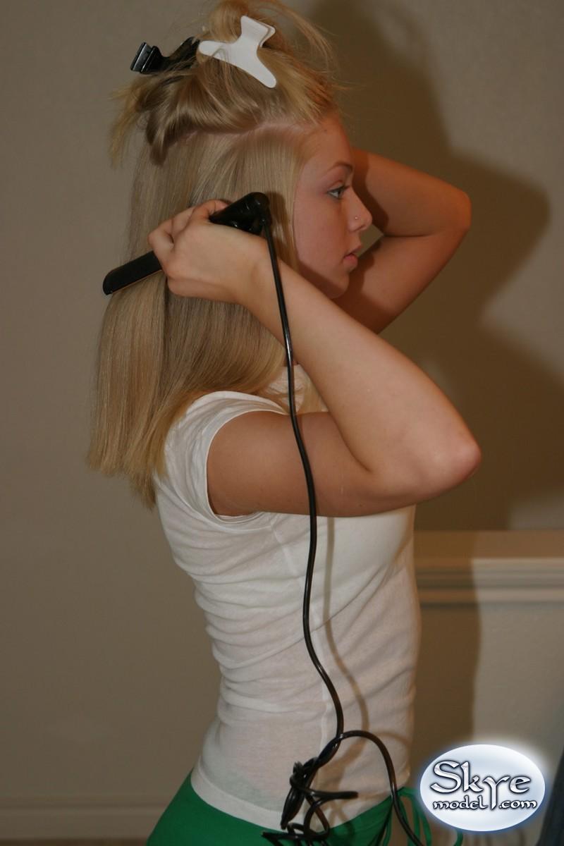 Watch as blonde teen Skye gets ready for her photoshoot as she puts on her makeup #59830339