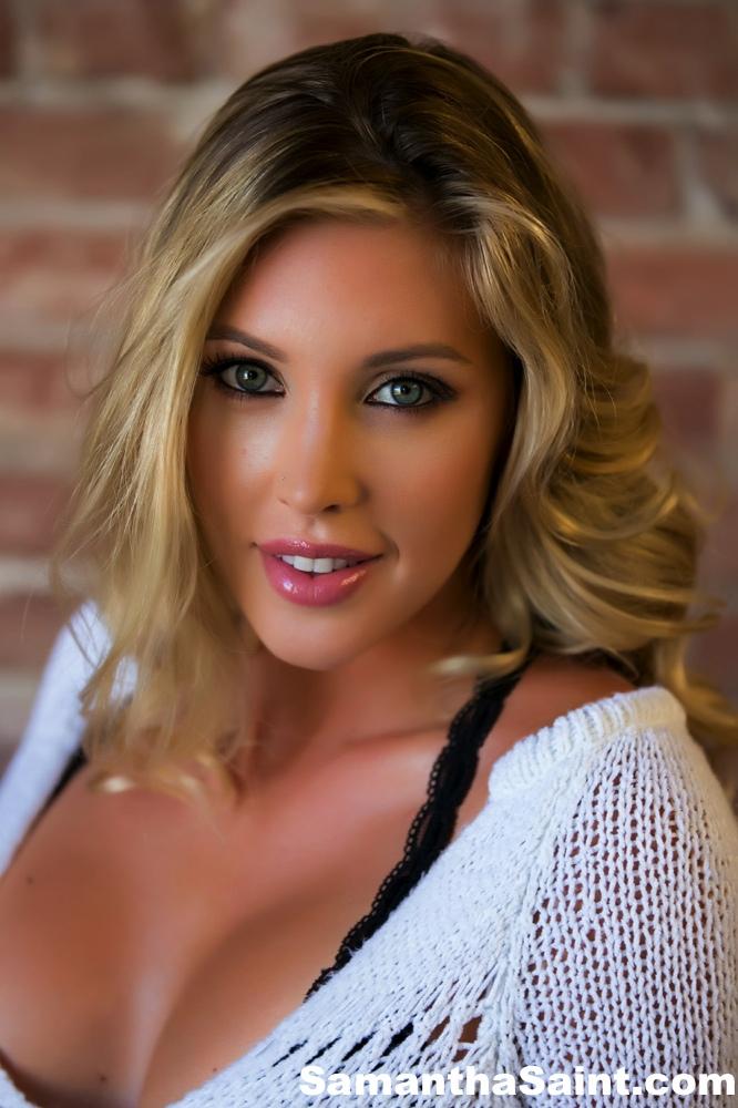 Beautiful blonde Samantha Saint shows off her long legs and pretty face #59895978