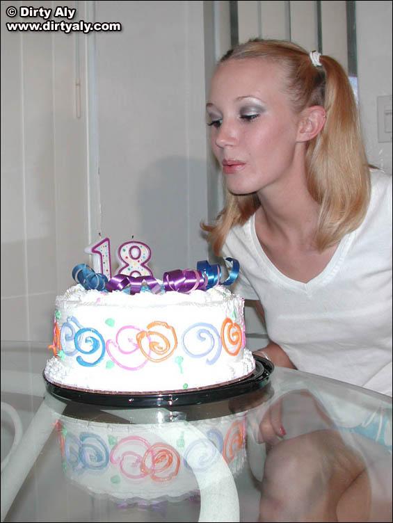 Bilder von Dirty Aly, die ihren Geburtstag feiert
 #54074791