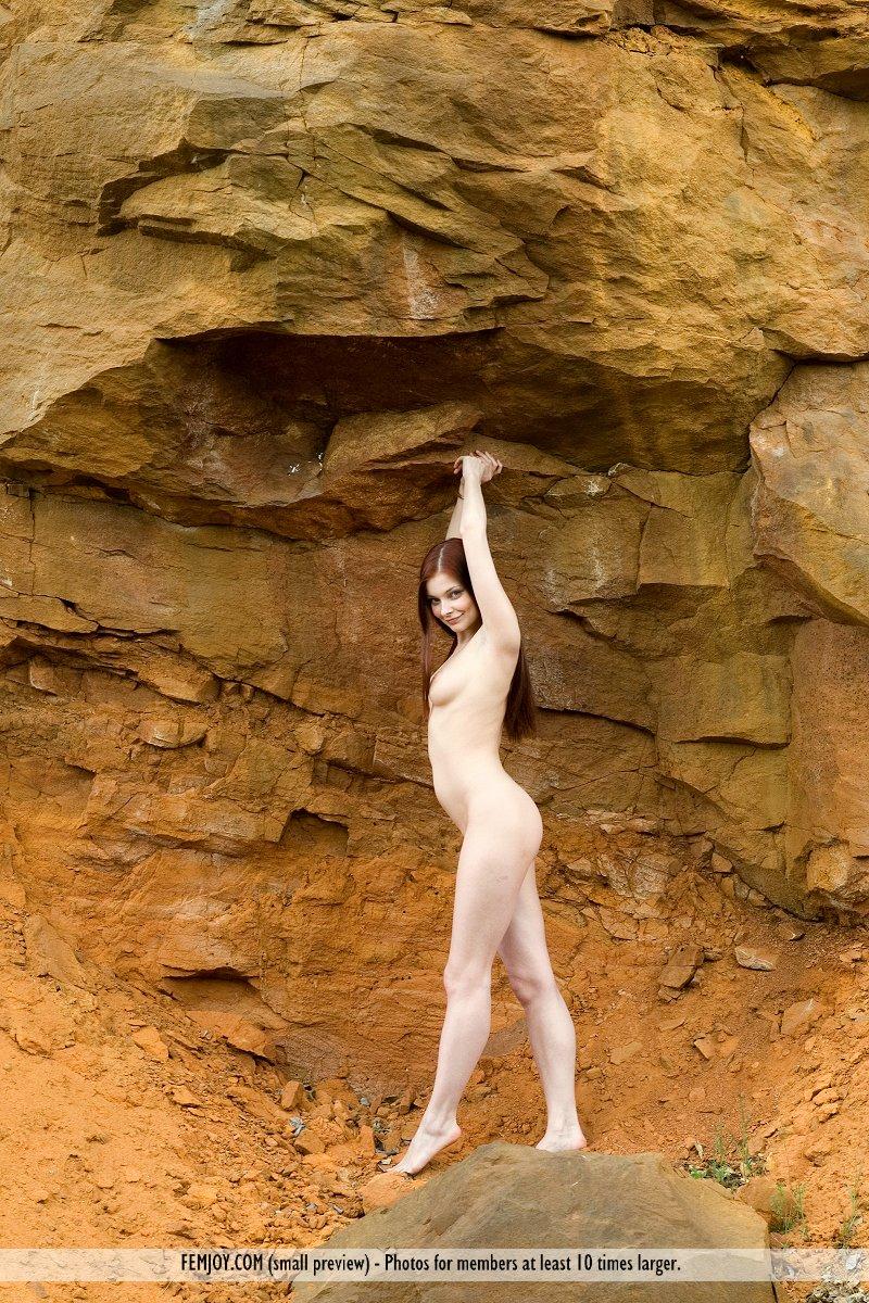 Fotos de angelina b mostrando su cuerpo totalmente desnudo al aire libre
 #54888231