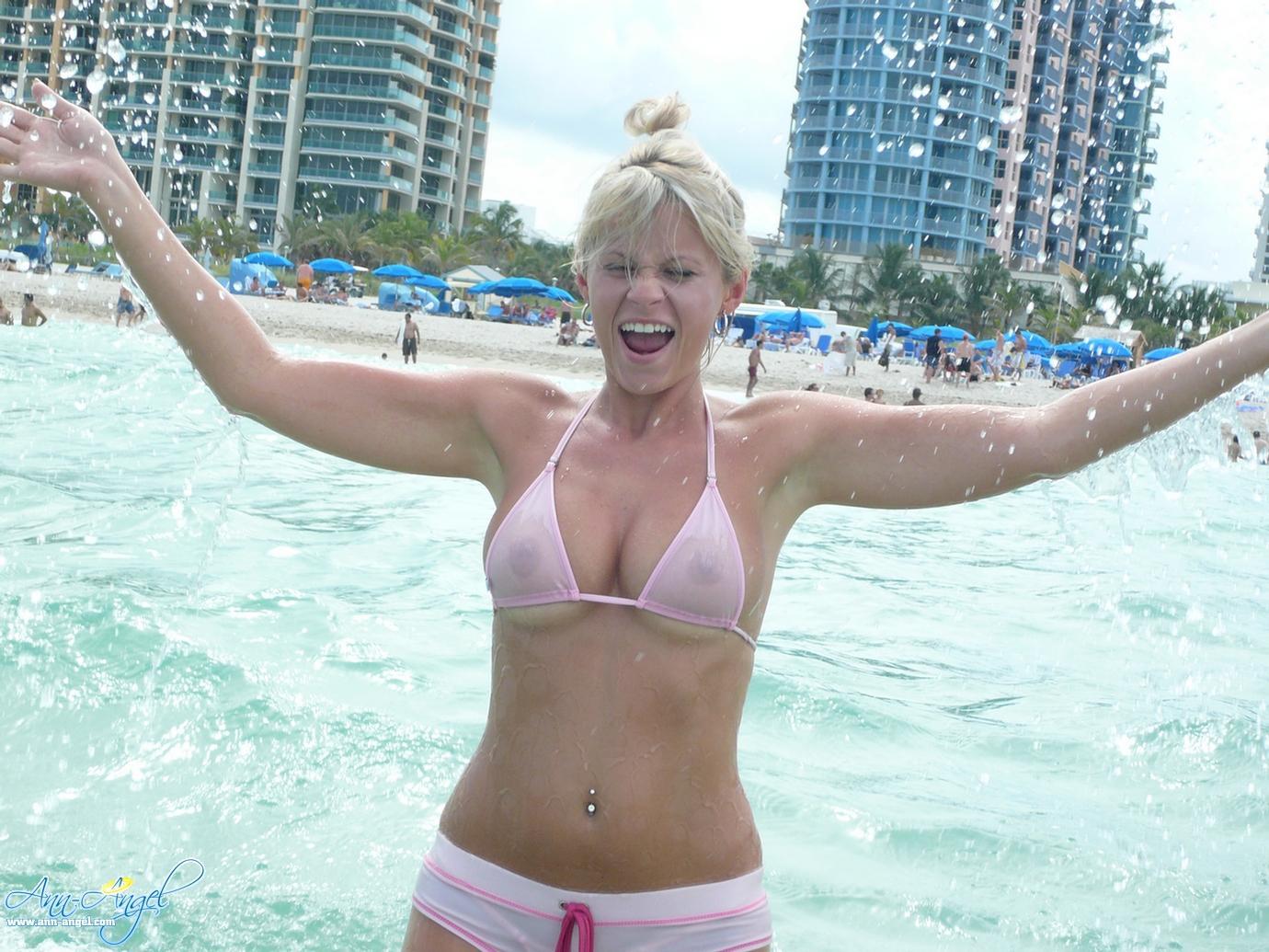 Photos candides d'Ann Angel en vacances à Miami
 #53224451