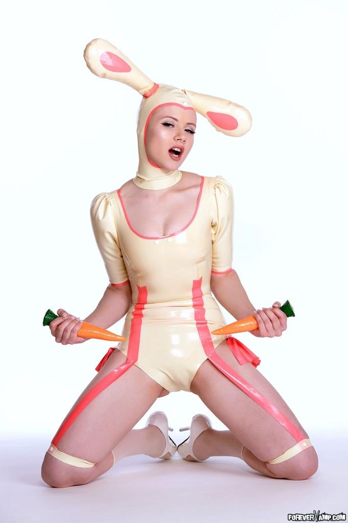 Mosh dresses up as a bunny and fucks herself with a carrot #59629362