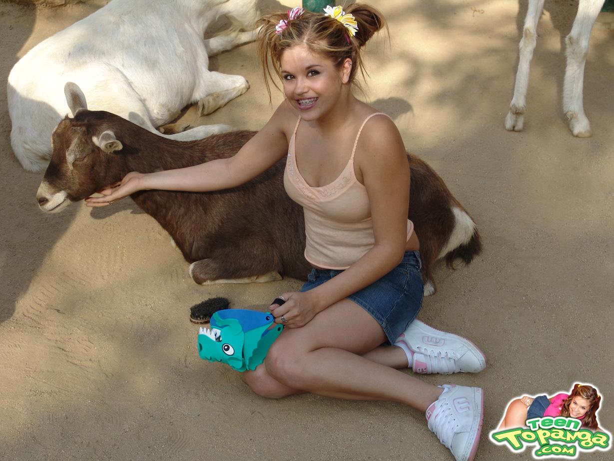 Pictures of Teen Topanga messing around at a zoo #60082208