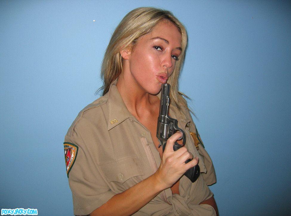 Immagini di ragazza giovane foxy jacky essere un poliziotto culo sexy
 #54396591