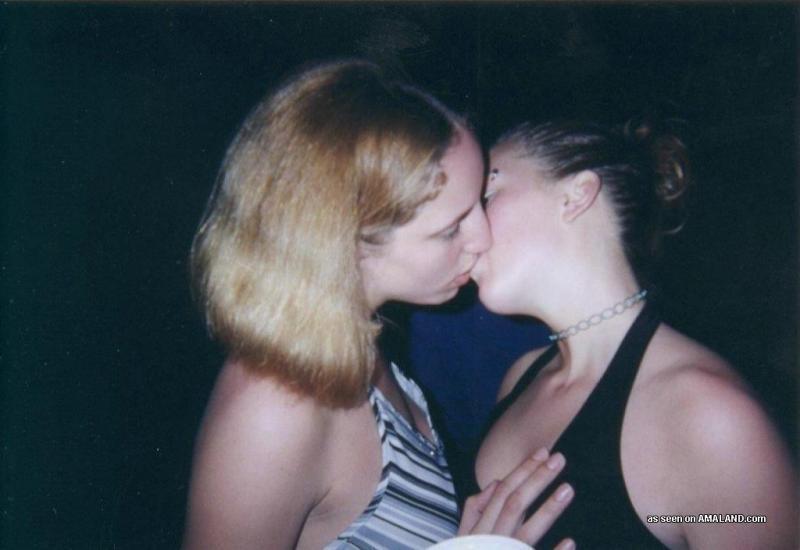 Compilation de lesbiennes coquines s'amusant à la caméra
 #60647451