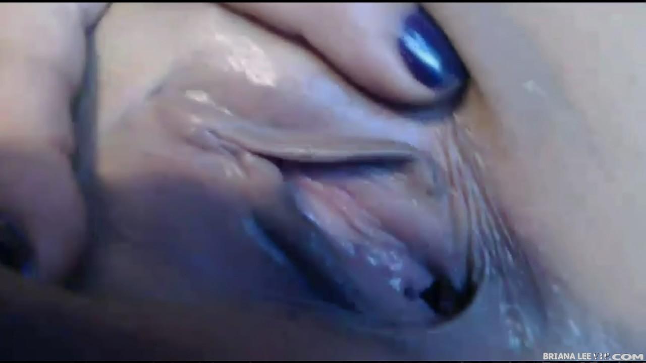 Briana lee bruna busty si masturba nella sua camicia bianca
 #53512763