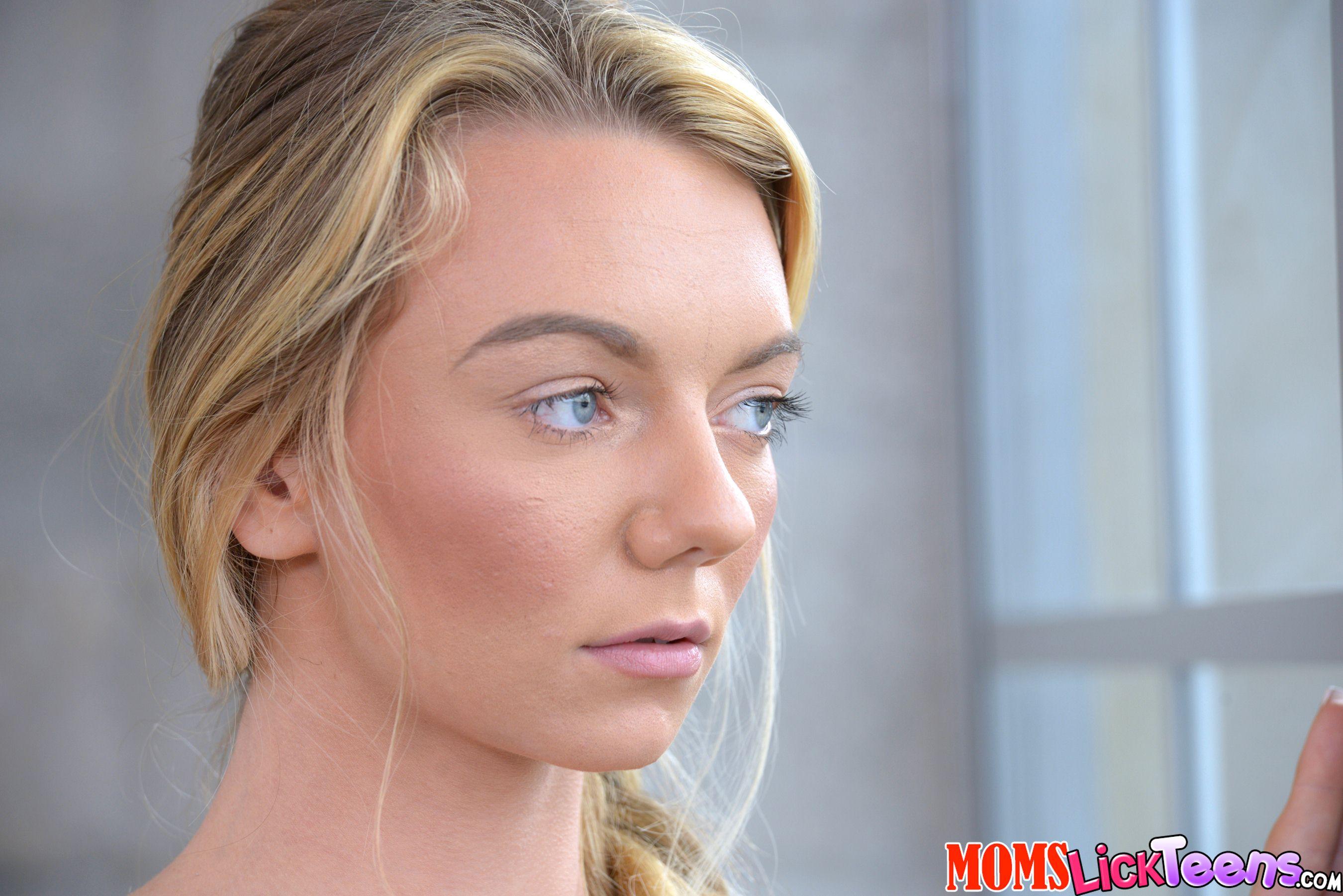 Geile Studentin molly mae bekommt ihre Muschi von Stiefmutter parker swayze geleckt
 #59605537
