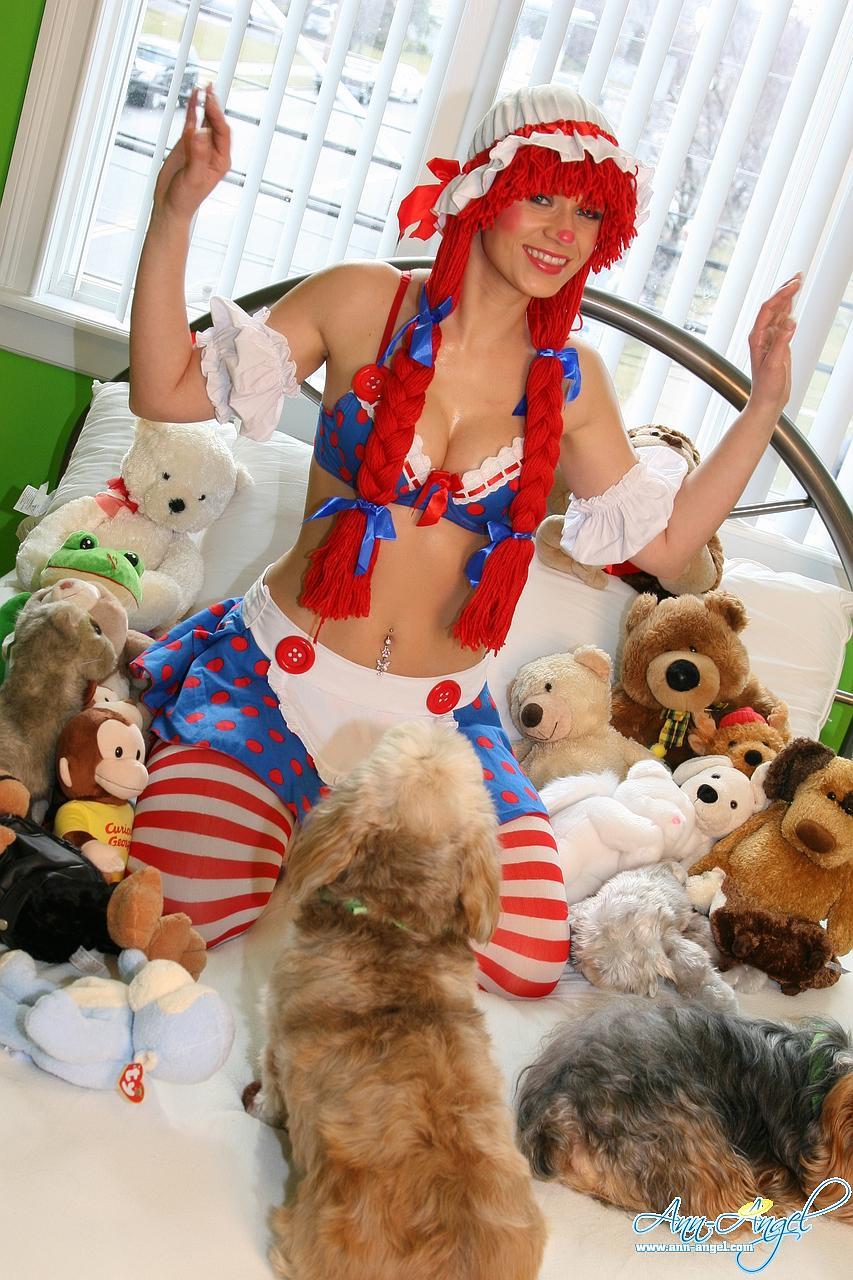 Ann Angel dresses up as Raggedy Ann and invites you to play #60241103