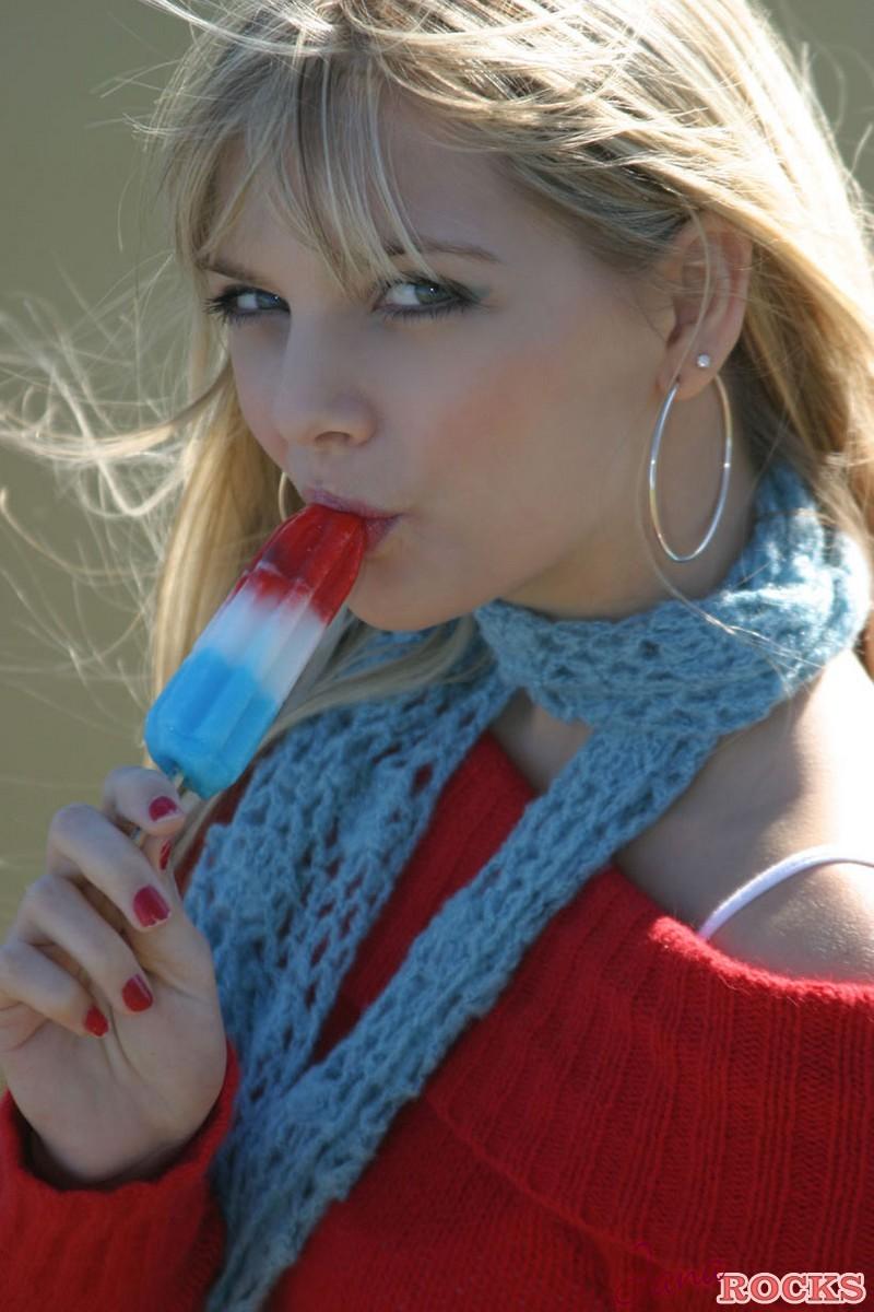 Blonde babe Jana shows off her oral skills with a popsicle #55081402
