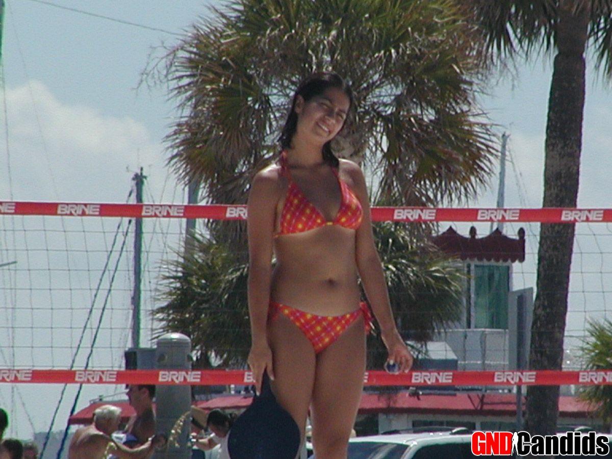 Bilder von heißen Bikini-Mädchen mit der Kamera gefangen
 #60500072