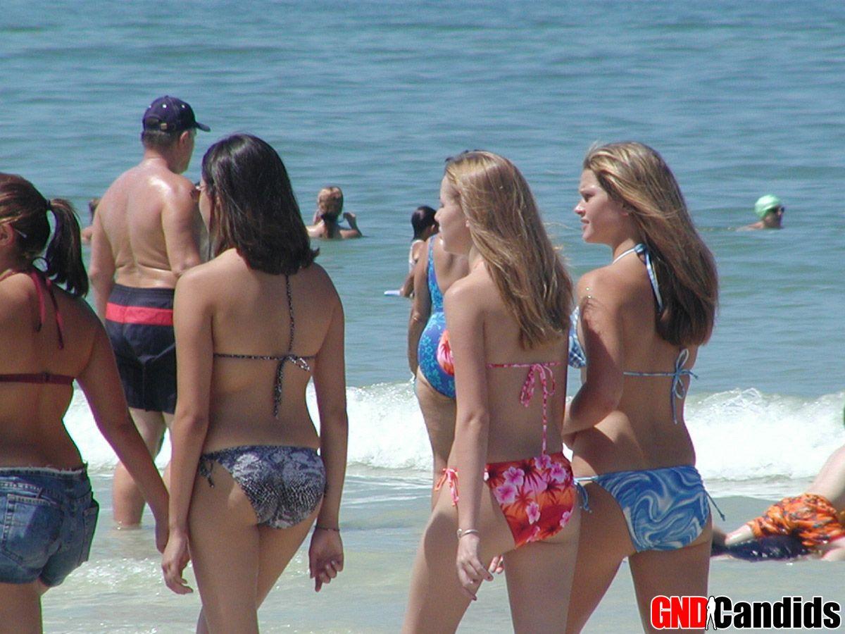 Bilder von heißen Bikini-Mädchen mit der Kamera gefangen
 #60500098