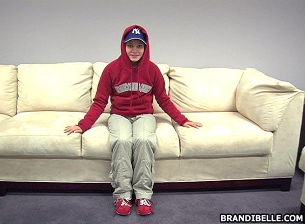 Photos de brandi belle, modèle adolescent, se déshabillant sur le canapé
 #53471916
