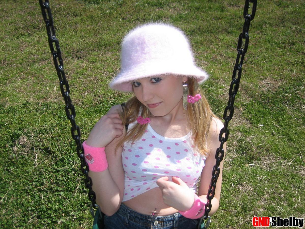 La joven Shelby se burla de sus tetas perfectas en el patio de recreo
 #58761456