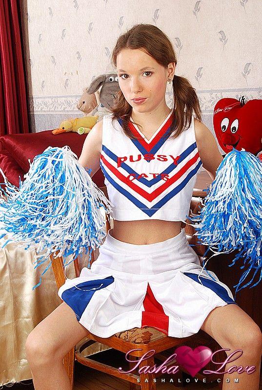 Immagini di sasha love giovane vestita come una cheerleader caldo
 #59939259