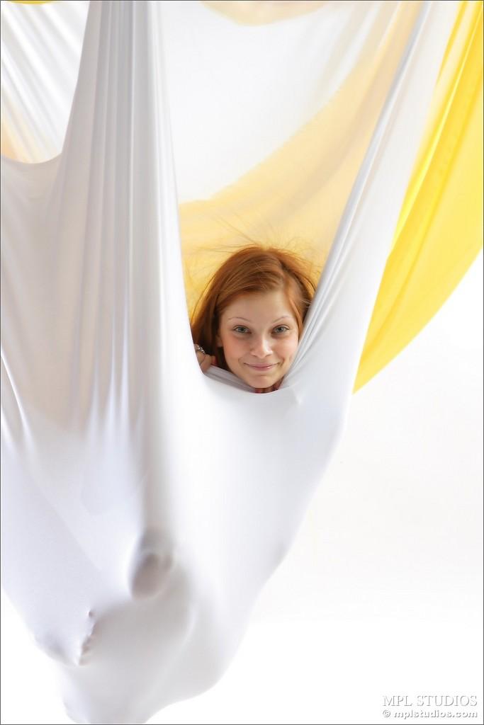 Mpl studios präsentiert anna in "cacoon"
 #54883999