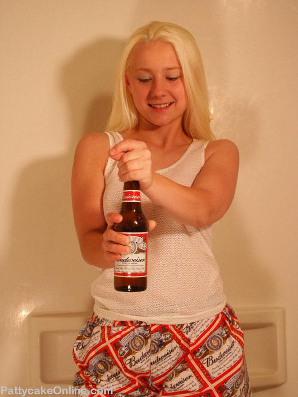 Pictures of Sexy Pattycake drenching herself in beer #59955209