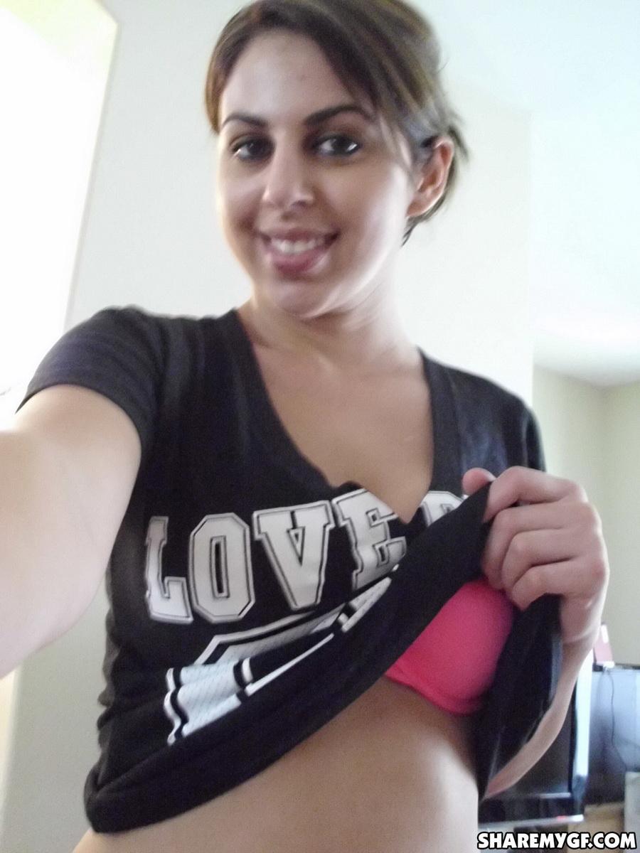 Busty ragazza del college condivide alcuni selfies del suo corpo caldo
 #52872536