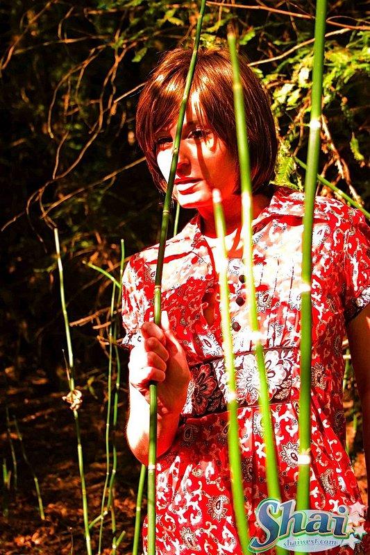 Bilder von Teenie-Amateurin Shai West, die ihre Muschi im Wald fingert
 #59957955