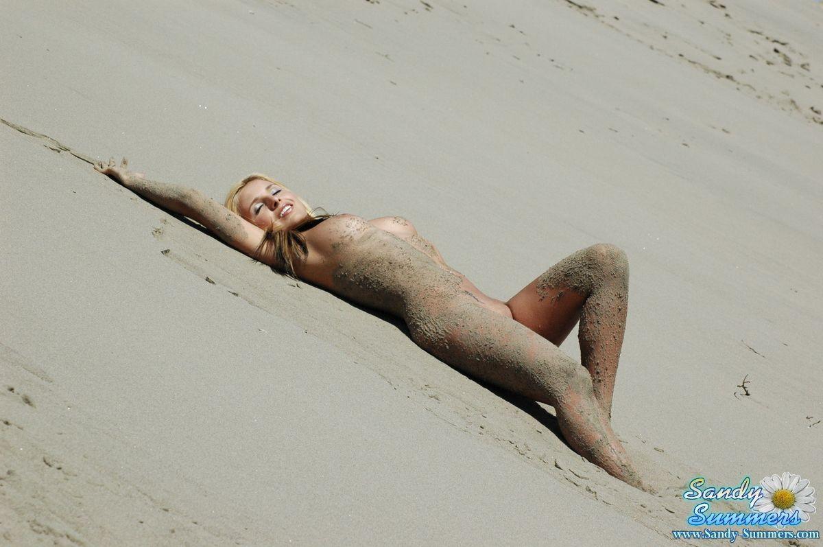 Fotos de la jovencita Sandy Summers desnuda en la playa
 #59906342