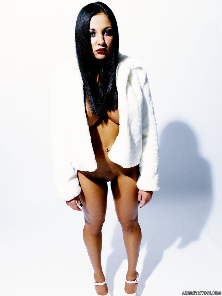 Fotos de la joven audrey bitoni mostrando su cuerpo desnudo para ti
 #53362146