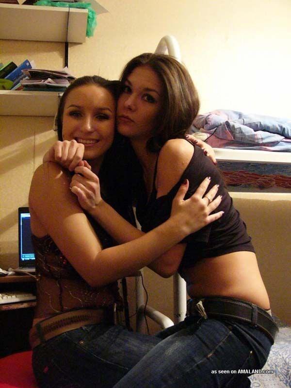 Immagini di due hotes lesbiche che vanno a esso
 #60650913