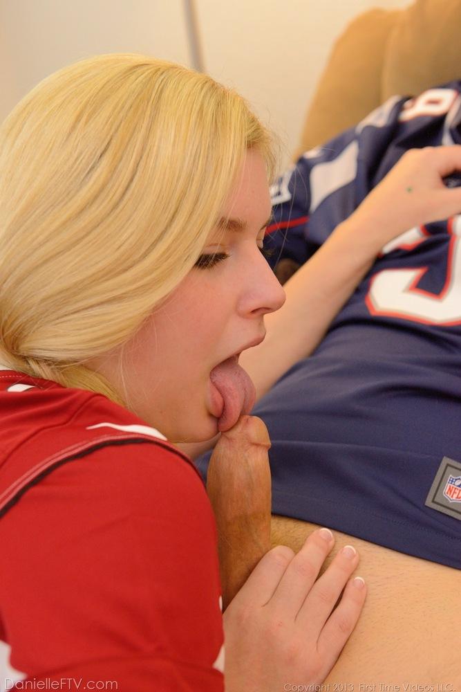 Fotos de danielle ftv poniéndose cachonda y teniendo sexo durante un partido de fútbol
 #53970018