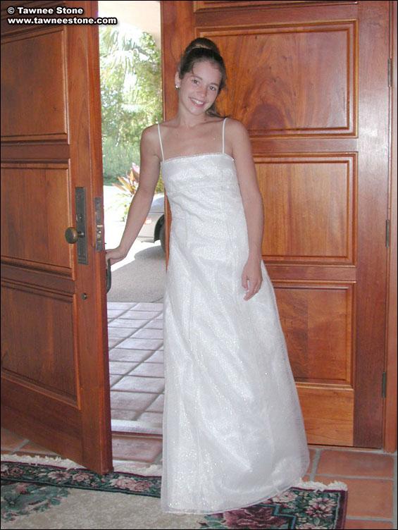 Foto di tawnee pietra lampeggiante nel suo abito da sposa
 #60060651